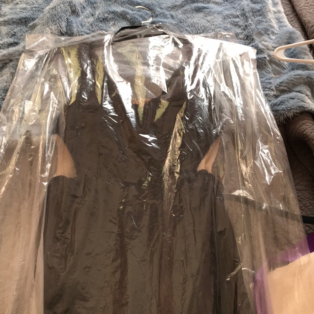 Beautiful evening dress.., size 7/8... runs small